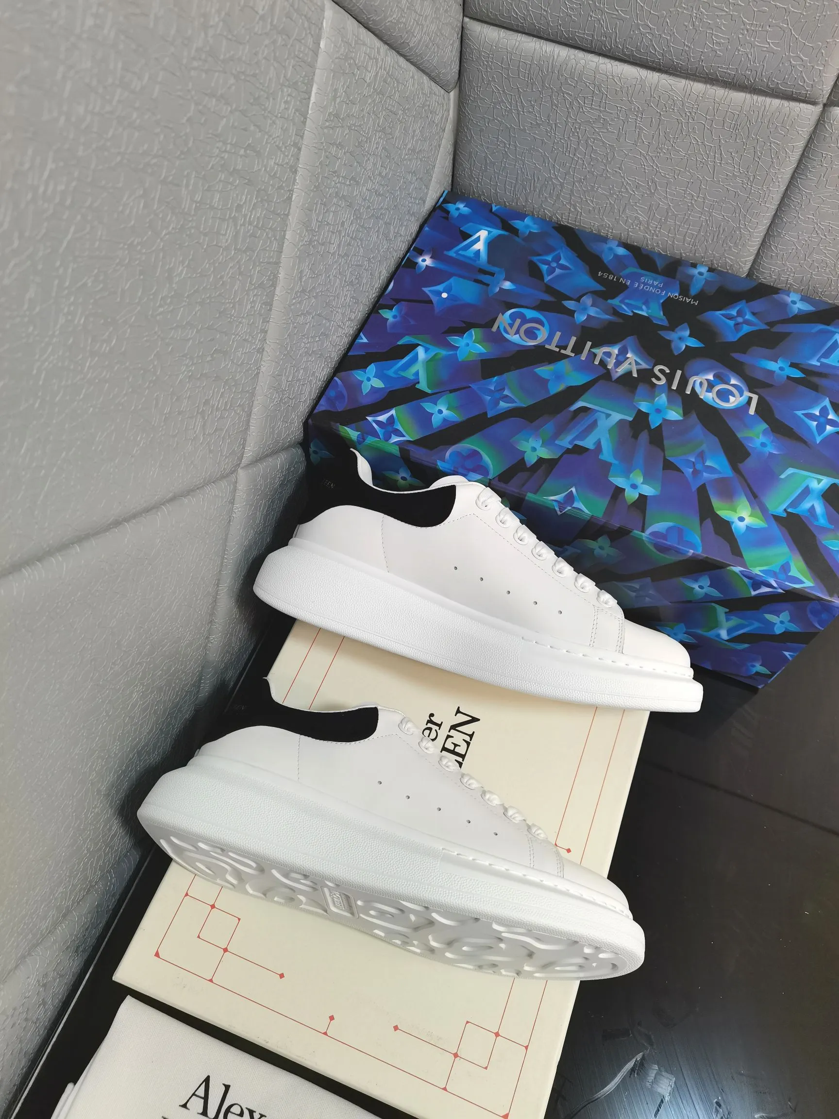 👟👟Ex-factory price 480 The latest upgraded version in 2022. The material is made of silk matte cowhide with sheepskin lining